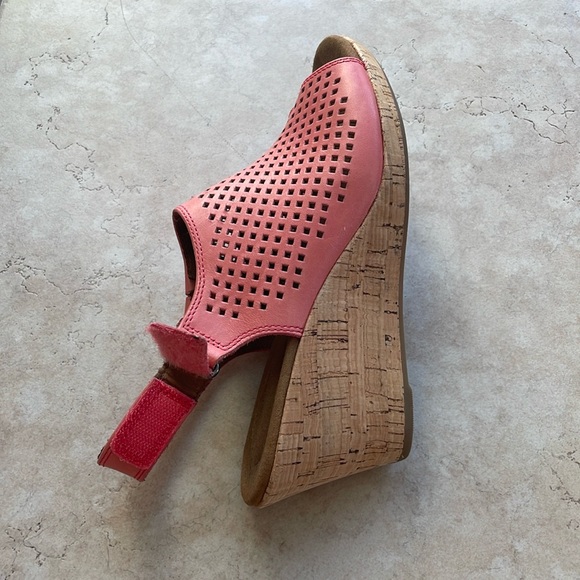 Coral Open Toed Wedge Sandal Heels - Picture 7 of 7